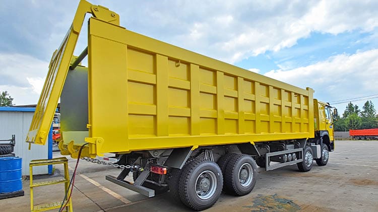 Sinotruk Howo 8x4 Dump Truck Price in Sierra Leone Freetown