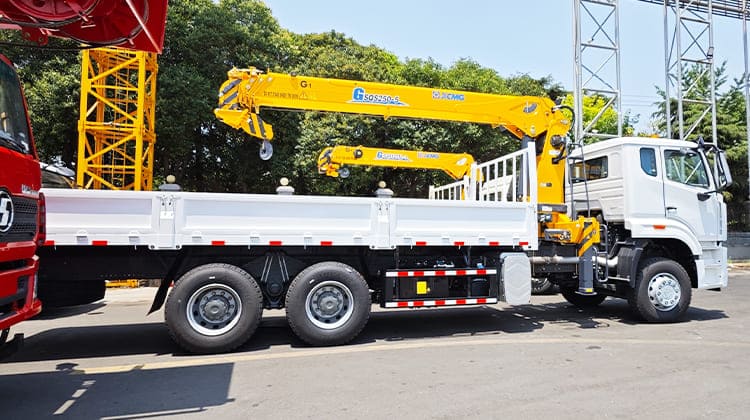 Howo Truck with Boom Crane for Sale in Sierra Leone