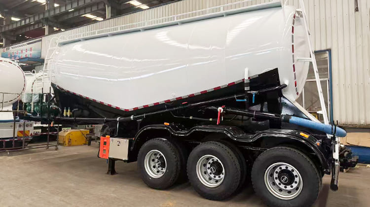 Silo Bulk Cement Tank Trailer Truck in Sierra Leone