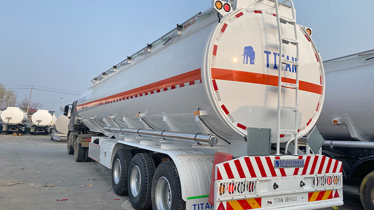 45000L 3 Axle Diesel Fuel Tanker for Sale in Sierra Leone
