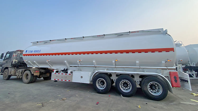 45000L 3 Axle Diesel Fuel Tanker for Sale in Sierra Leone
