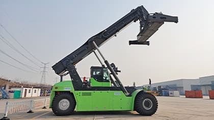 45 Ton Reach Stacker